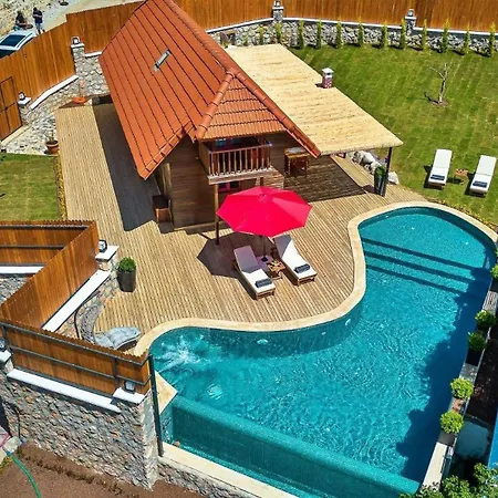 Saribelen Village 3 Bedroom 7910 Willa