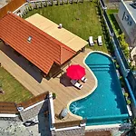 Saribelen Village 3 Bedroom וילה
